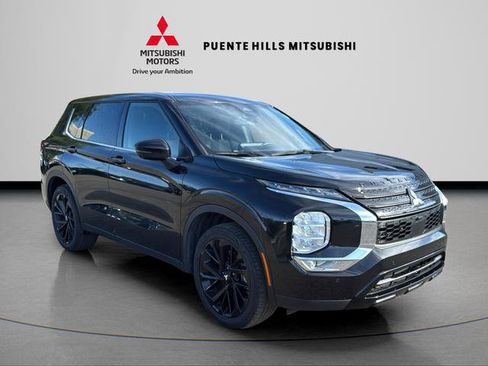 Used 2023 Mitsubishi Outlander SE Black Edition image 3