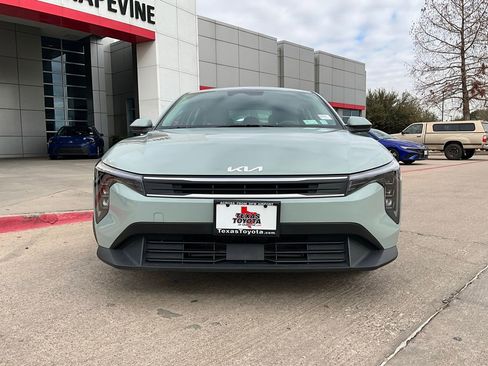 Used 2025 Kia K4 LXS image 4