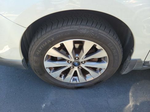 Used 2018 Subaru Outback 2.5i Touring w/ Popular Package #3 AWD/4WD image 6