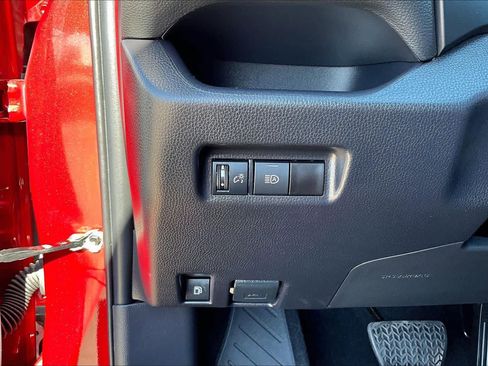 Used 2025 Toyota RAV4 XLE image 30