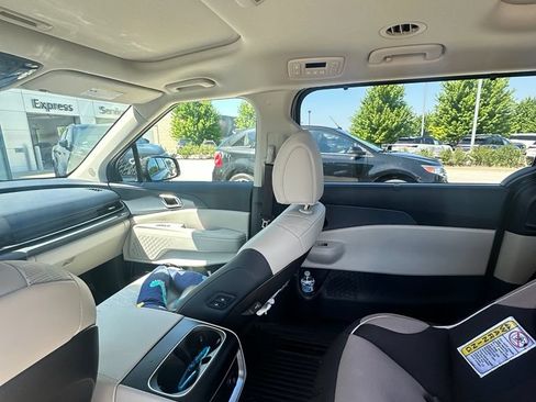 Used 2026 Kia Carnival SX FWD image 15