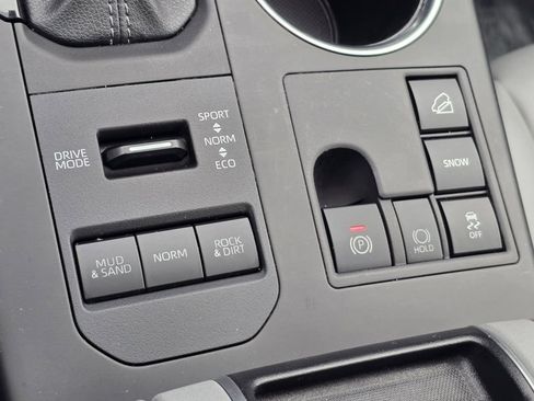 Used 2024 Toyota Highlander XLE AWD/4WD image 13
