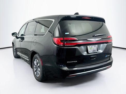 Used 2023 Chrysler Pacifica Limited FWD image 5