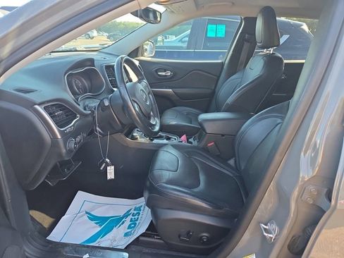 Used 2019 Jeep Cherokee Limited AWD/4WD image 7