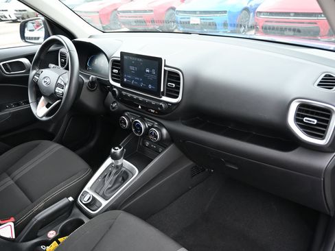 Used 2025 Hyundai Venue SEL FWD image 33