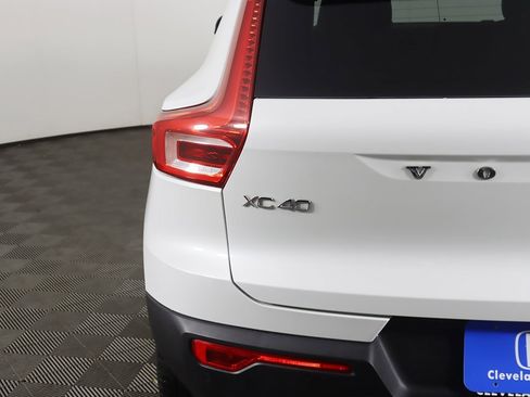 Used 2021 Volvo XC40 T5 R-Design image 16