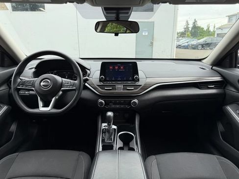 Used 2024 Nissan Altima 2.5 SV FWD image 11