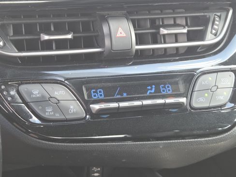 Used 2018 Toyota C-HR XLE FWD image 29