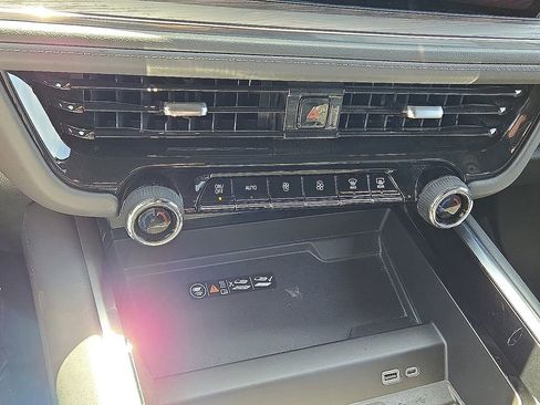 Used 2025 Chevrolet Tahoe LT AWD/4WD image 29