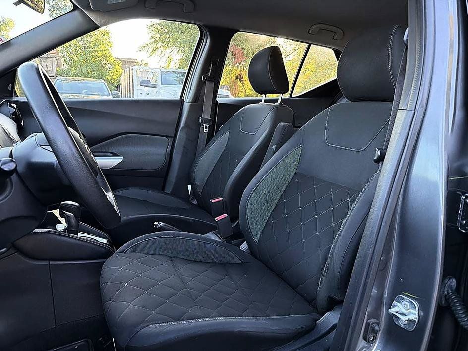 Used 2019 Nissan Kicks SV FWD image 11