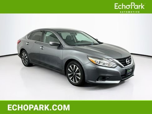 Used 2017 Nissan Altima 2.5 SV FWD image 1