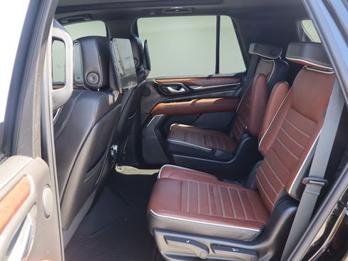 Used 2023 GMC Yukon Denali Ultimate AWD/4WD image 13