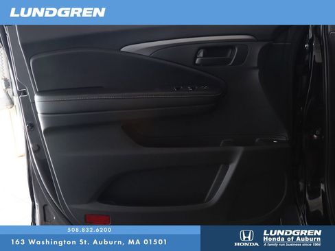 Used 2025 Honda Ridgeline Sport image 9