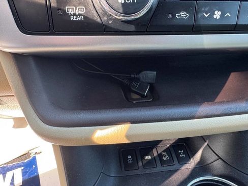 Used 2014 Toyota Highlander Plus AWD/4WD image 16
