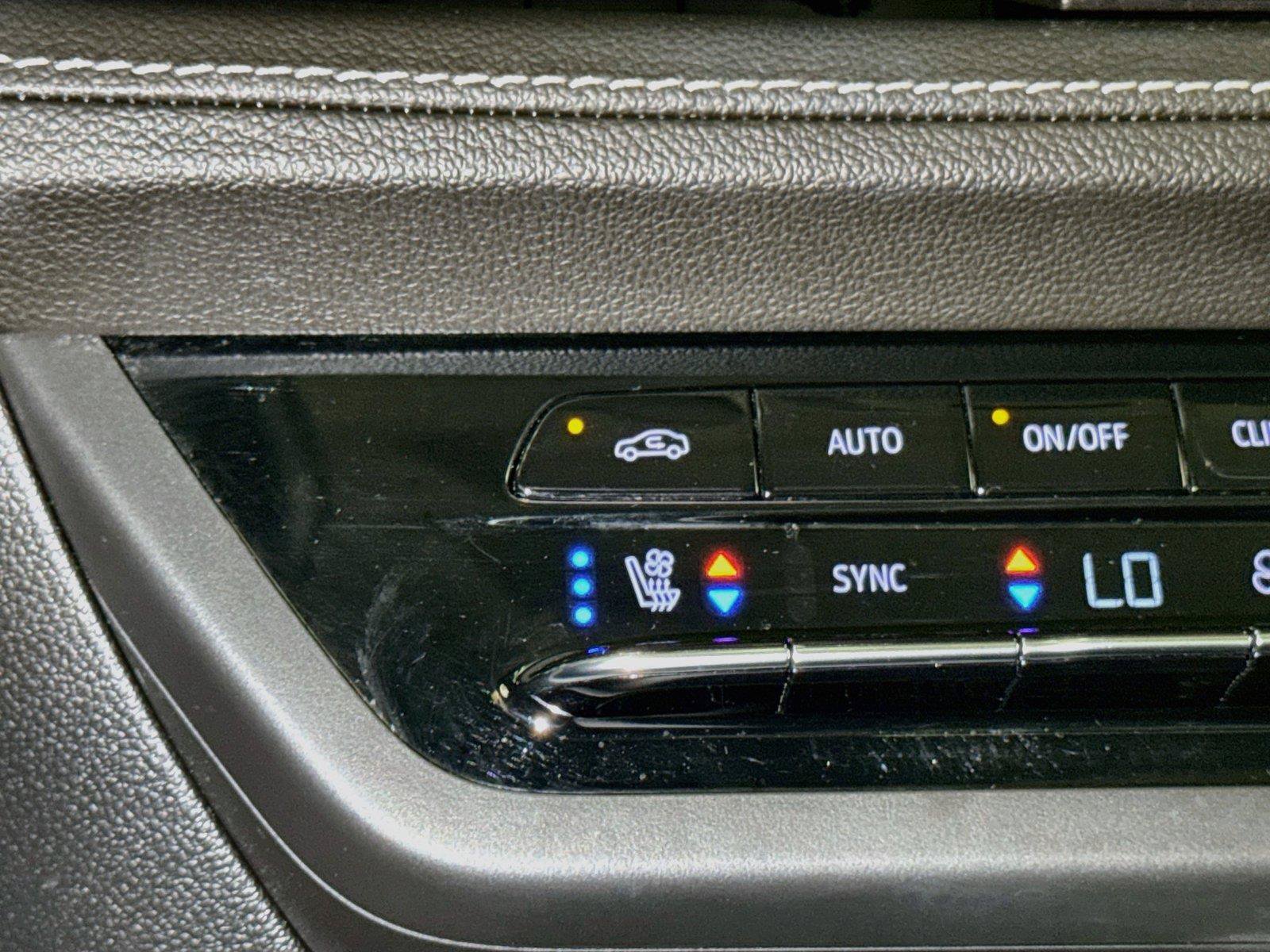 Used 2022 Buick Envision Avenir w/ Technology Package II FWD image 19