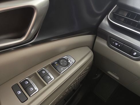 Used 2026 Kia Carnival FWD image 30
