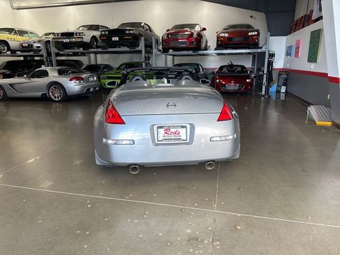 Used 2004 Nissan 350Z Enthusiast w/ Side Airbags Pkg image 6