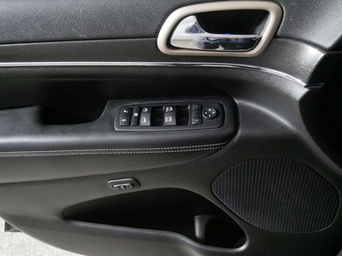 Used 2017 Jeep Grand Cherokee Limited w/ Trailer Tow Group IV image 19