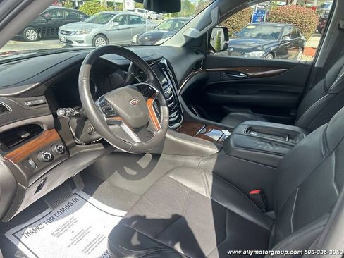 Used 2017 Cadillac Escalade Premium Luxury image 12