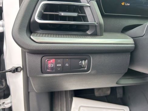 New 2026 Chevrolet Traverse LT w/ Sun and Wheel Package FWD image 18