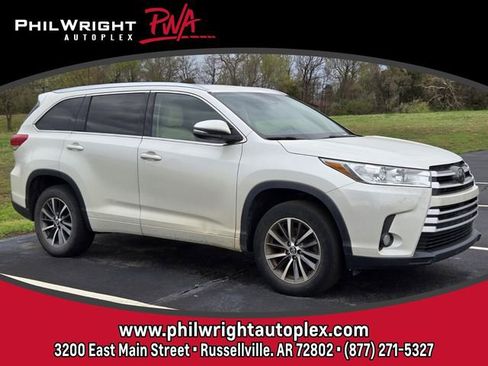 Used 2018 Toyota Highlander XLE image 1
