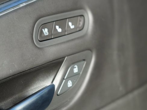 Used 2023 Cadillac Escalade Premium Luxury Platinum image 24