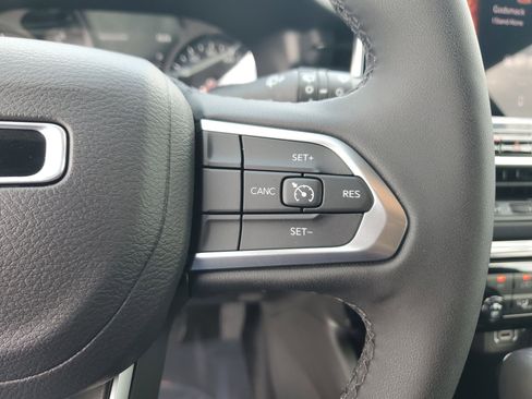 Used 2026 Jeep Compass Latitude AWD/4WD image 27