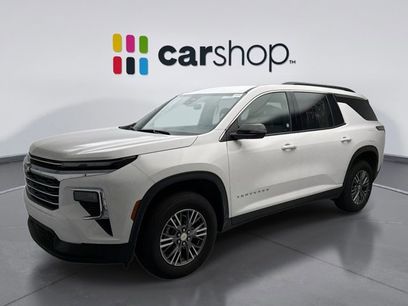 Used 2025 Chevrolet Traverse LT