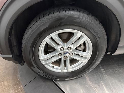 Used 2020 Ford Explorer XLT image 35