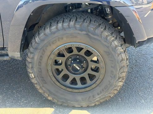 Used 2023 Toyota 4Runner TRD Off-Road Premium w/ Off Road Premium Plus Package AWD/4WD image 9