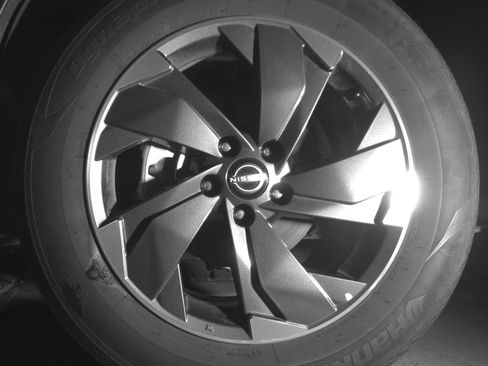 Used 2025 Nissan Rogue SV AWD/4WD image 12