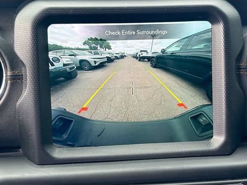 Used 2021 Jeep Gladiator Overland AWD/4WD image 15