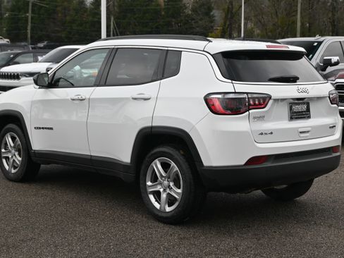 Used 2023 Jeep Compass Latitude image 11