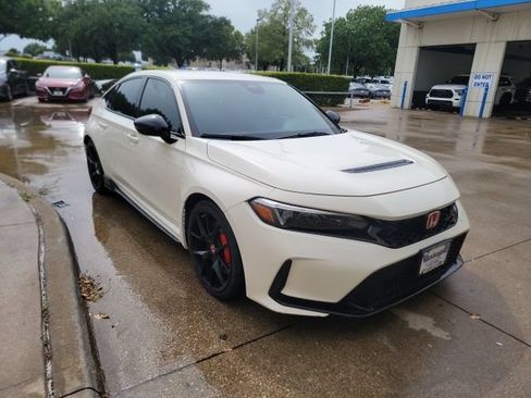 Used 2024 Honda Civic Type R image 3