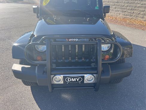 Used 2013 Jeep Wrangler Unlimited Sahara w/ Connectivity Group image 7