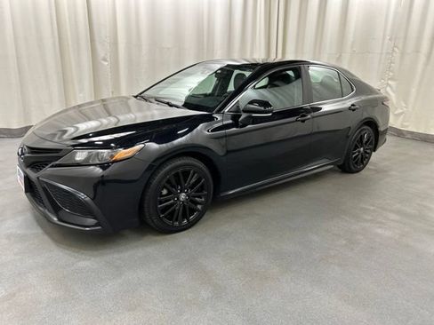 Used 2023 Toyota Camry SE FWD image 2