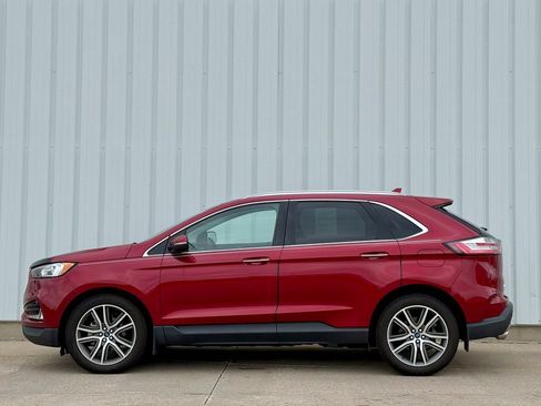 Used 2019 Ford Edge Titanium w/ Cold Weather Package FWD image 3