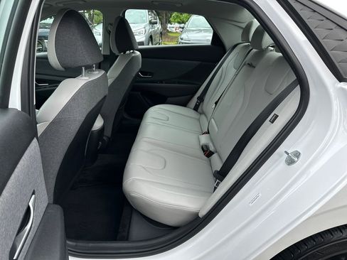 Certified 2025 Hyundai Elantra Limited FWD image 15