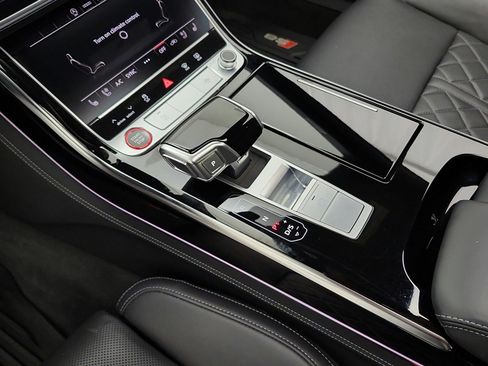 Used 2022 Audi S8 AWD/4WD image 11