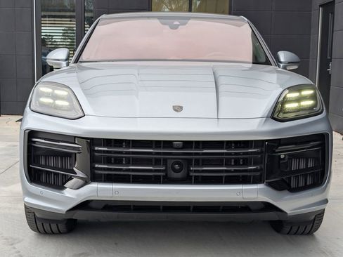 Certified 2025 Porsche Cayenne Turbo image 9
