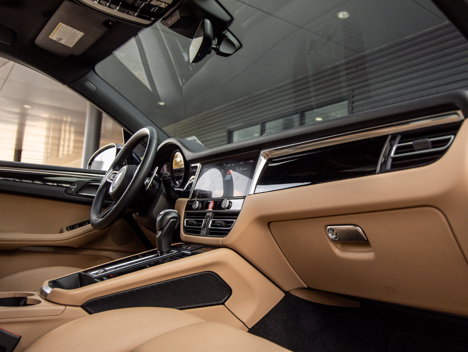 Certified 2024 Porsche Macan AWD/4WD image 46