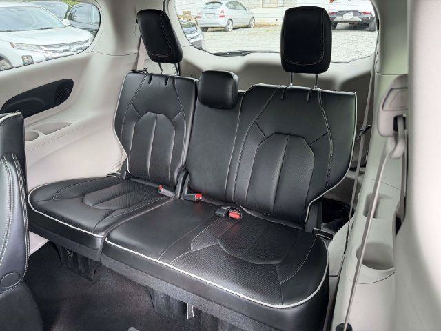 Used 2023 Chrysler Pacifica Limited FWD image 14