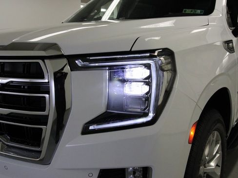 Used 2023 GMC Yukon XL SLT image 9