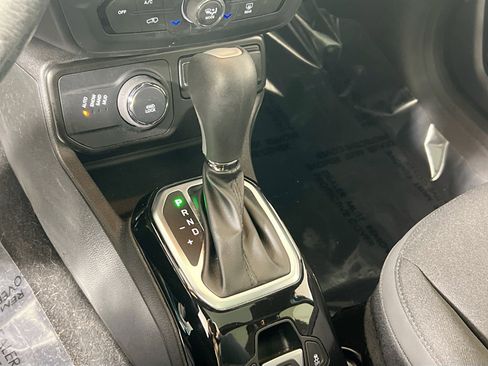 Used 2022 Jeep Renegade Altitude w/ Sun/Sound Group image 17