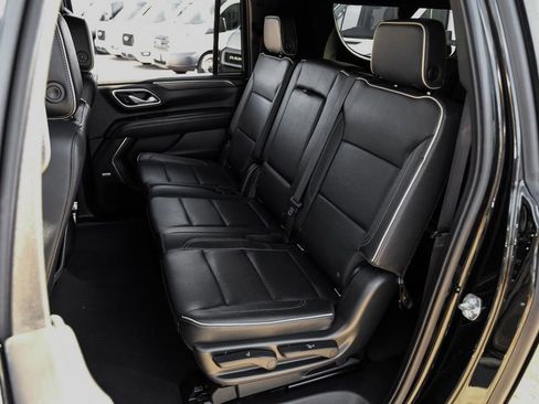 Used 2022 GMC Yukon XL SLT image 41