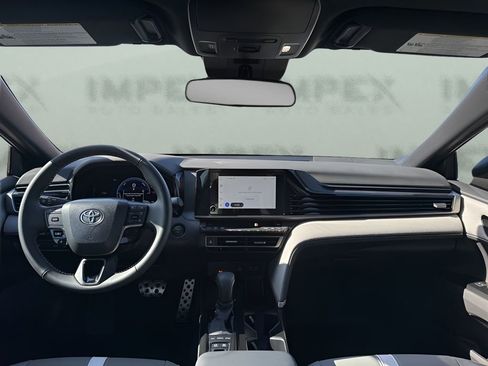 Used 2026 Toyota Camry SE image 12