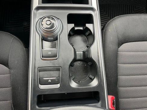 Used 2021 Ford Edge SE image 30