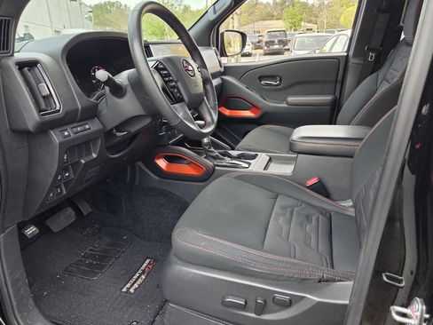 Used 2025 Nissan Frontier PRO-4X image 13