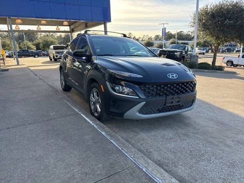 Used 2022 Hyundai Kona SEL w/ Convenience Package image 2