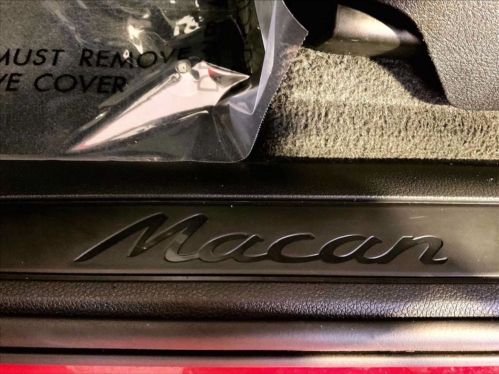 Certified 2023 Porsche Macan AWD/4WD image 19
